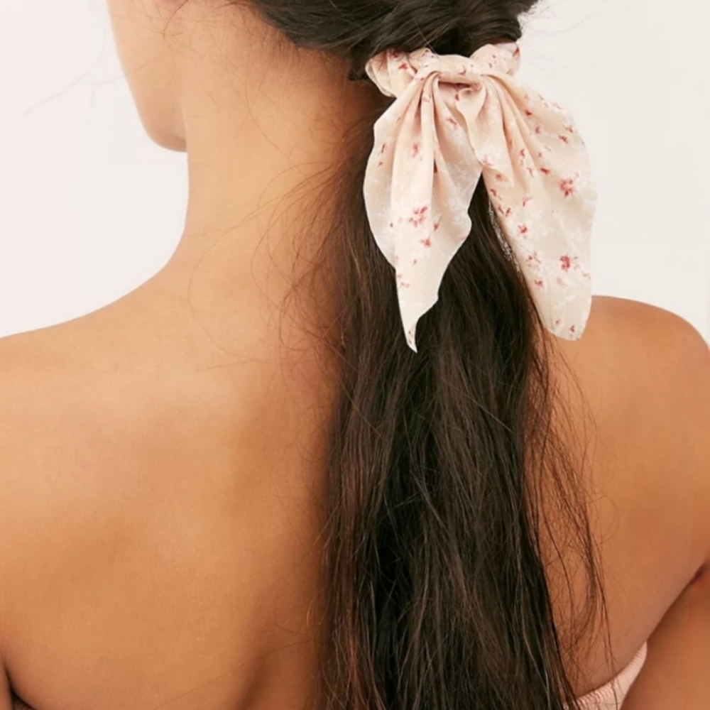 Free People Milano scrunchie - Picture 5 of 5